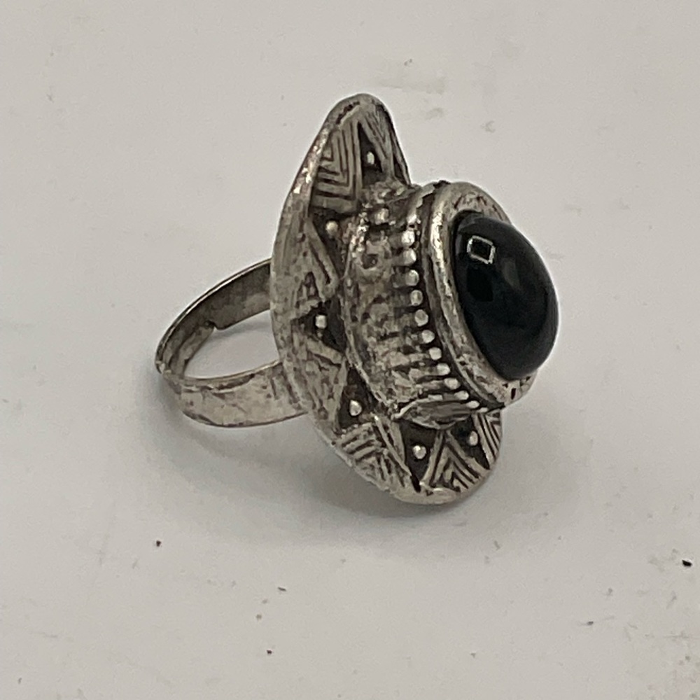 “VINTAGE SILVER RING” Large Oval Shape with Central Black GemStone. - Picture 10 of 13